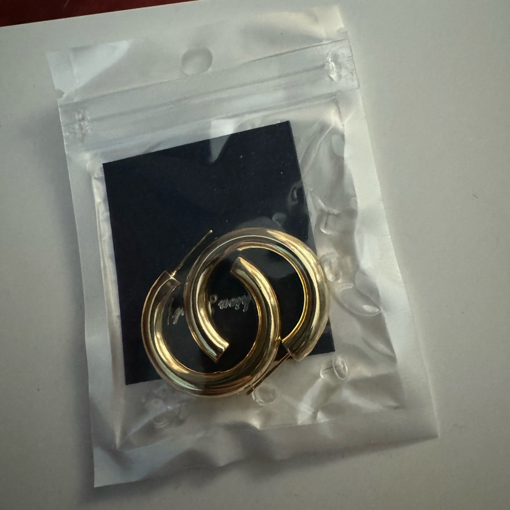 Women’s Tarnish Resident Gold Hoops Unopened Jewelry New 14k Gold Plated